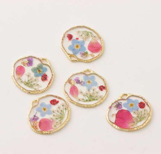 Gold pressed flower circle