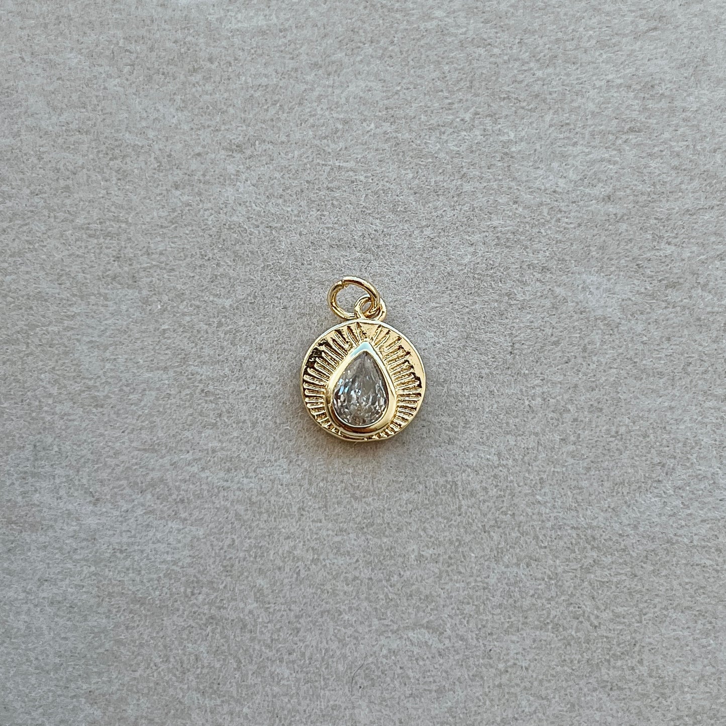 Small gold circle with diamond