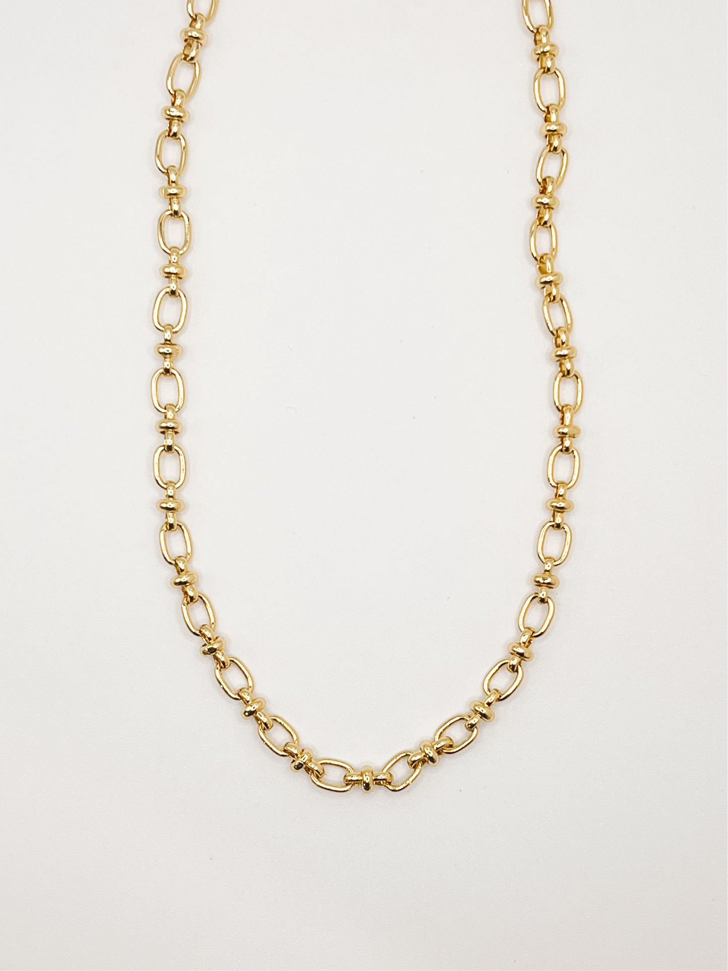 Gold mini oval and knot necklace