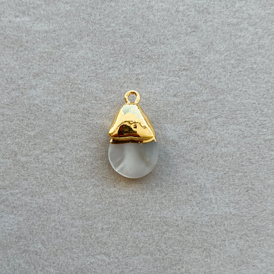 Gold teardrop pearl