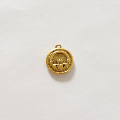 Antique gold clover