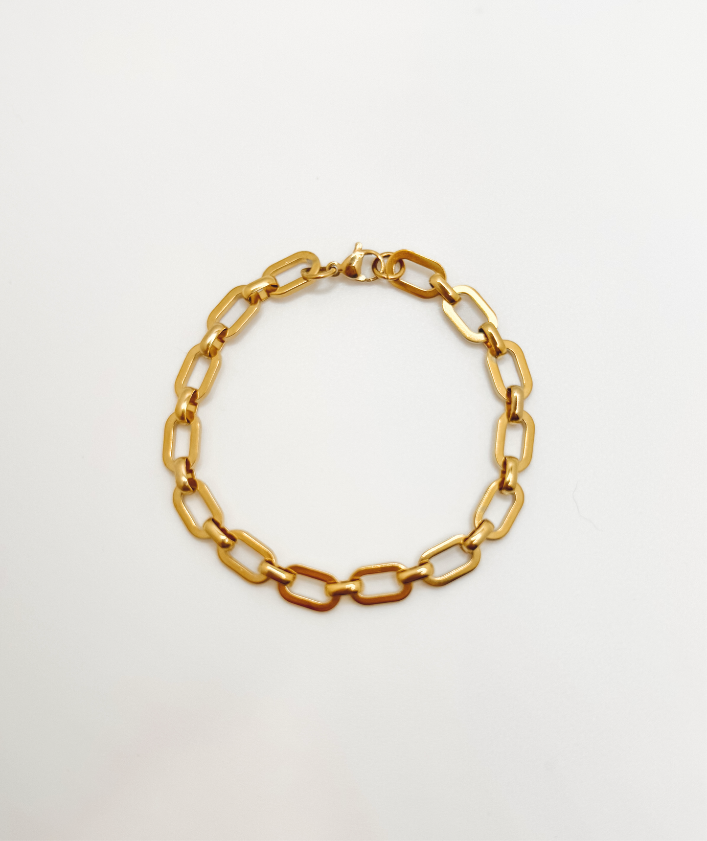 Gold oval link bracelet