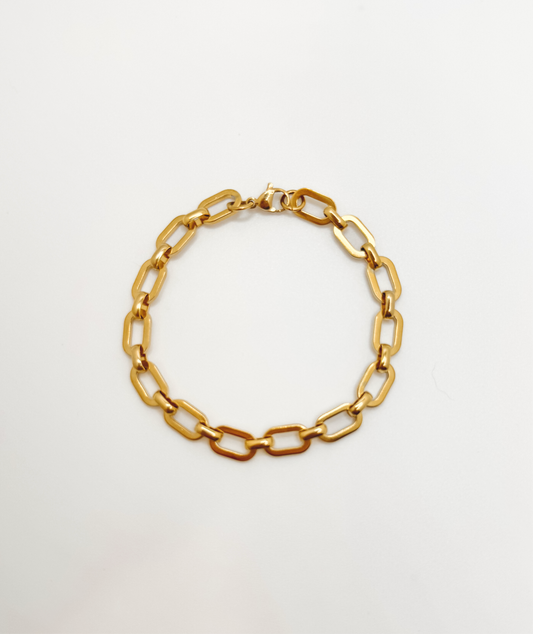 Gold oval link bracelet