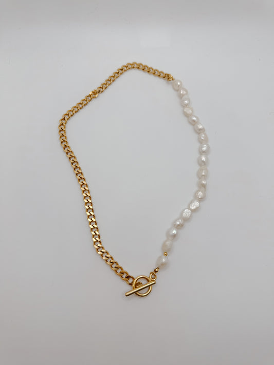 Gold & pearl toggle clasp necklace