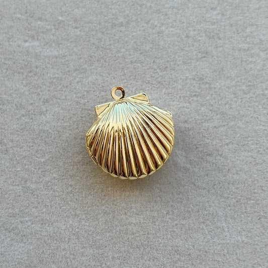 Gold shell locket